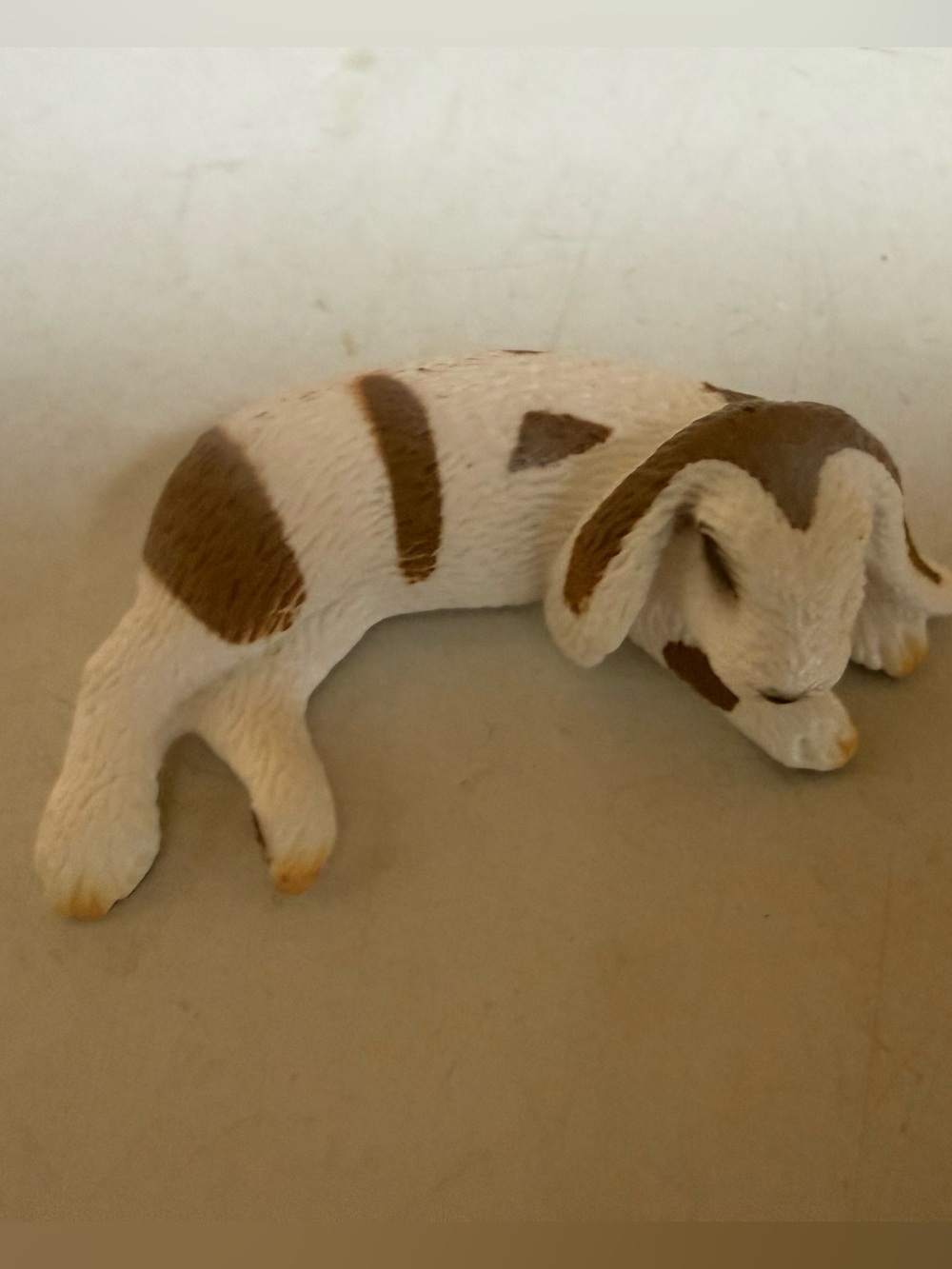 Schleich Dwarf Lop Eared Rabbit lying down animal toy EUC 2010